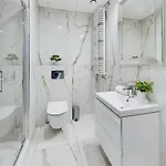 شقة Modern, Air-conditioned In The Centre Of By Renters