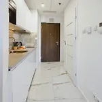 شقة Modern, Air-conditioned In The Centre Of By Renters