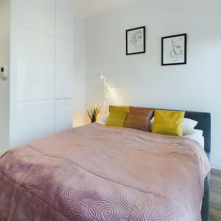 شقة Modern, Air-conditioned In The Centre Of By Renters