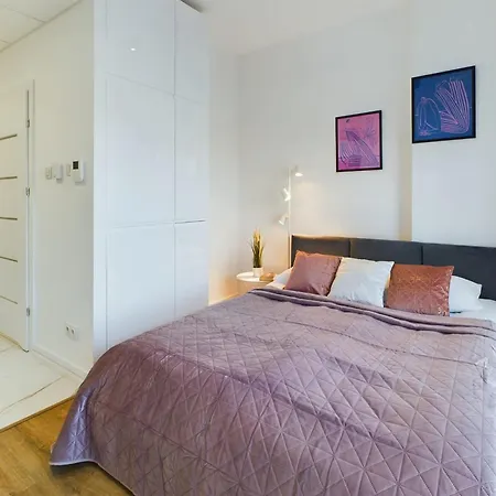 公寓 Modern, Air-conditioned In The Centre Of By Renters *