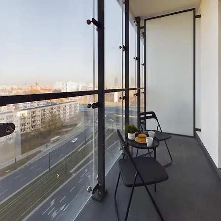 Modern, Air-conditioned In The Centre Of By Renters