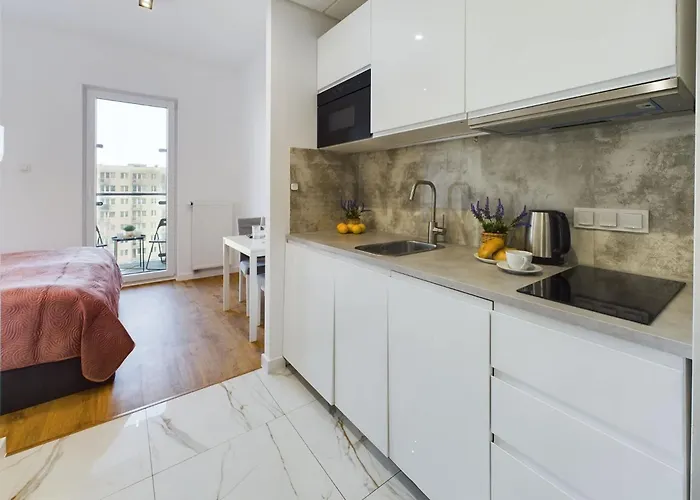 Modern, Air-conditioned In The Centre Of By Renters