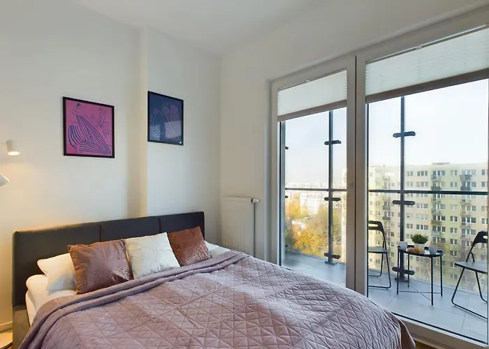 Modern, Air-conditioned In The Centre Of By Renters شقة *