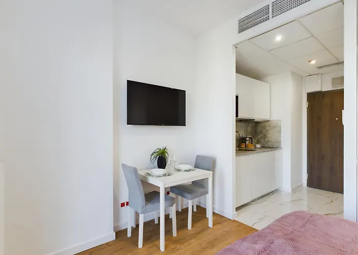 Modern, Air-conditioned In The Centre Of By Renters شقة *