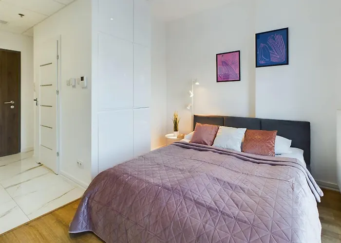 شقة Modern, Air-conditioned In The Centre Of By Renters *