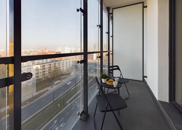 Modern, Air-conditioned In The Centre Of By Renters