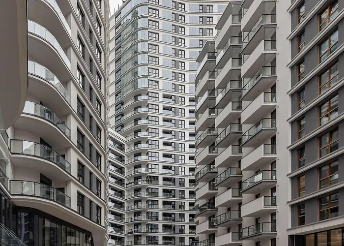 Modern, Air-conditioned In The Centre Of By Renters شقة *