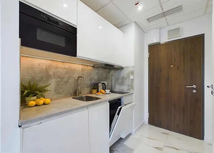 Modern, Air-conditioned In The Centre Of By Renters شقة *