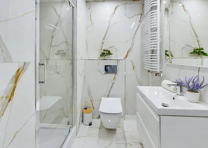 Modern, Air-conditioned In The Centre Of By Renters شقة *