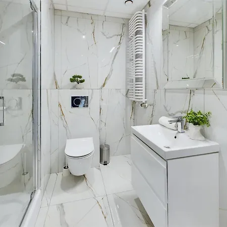 公寓 Modern, Air-conditioned In The Centre Of By Renters